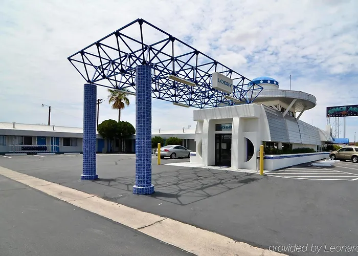 Western Space Age Lodge *