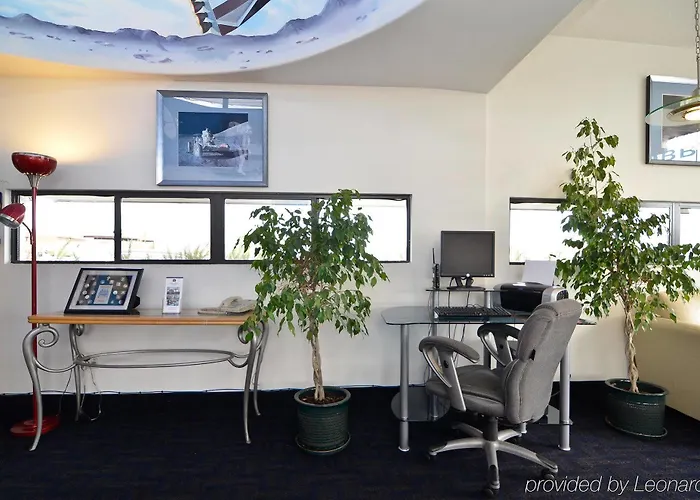 Western Space Age Lodge *